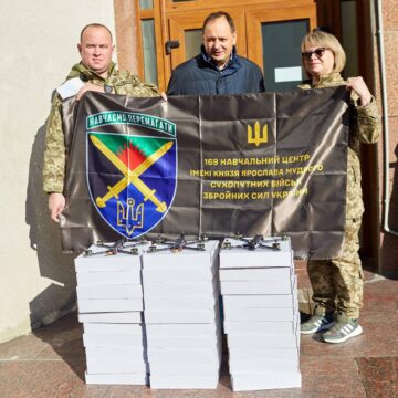З Івано-Франківська передали на фронт 20 FPV-дронів З Івано-Франківська передали на фронт 20 FPV-дронів