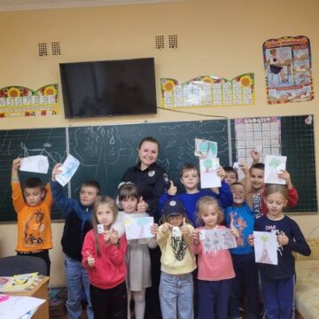 Про поведінку із незнайомцями маленьким ліцеїстам Долини розповіла інспектор з освітньої безпеки