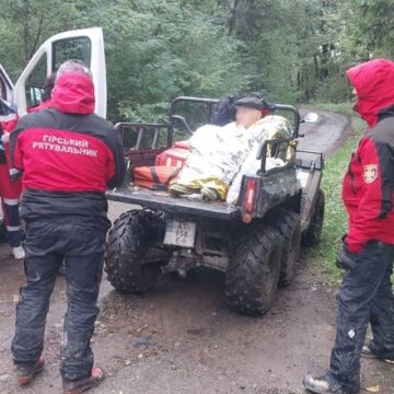 Рятувальники знайшли чоловіка, який вчора заблукав у лісі на Богородчанщині