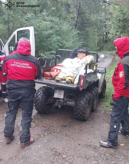 Рятувальники знайшли чоловіка, який вчора заблукав у лісі на Богородчанщині