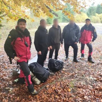 Рятувальники розшукали туристів, що заблукали в горах Верховинщини