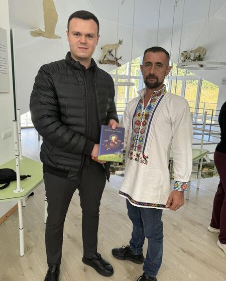 На Верховинщині відбулась презентація книги видатного гуцульського письменника Онуфрія Манчука «Жьибʼївські новелі»