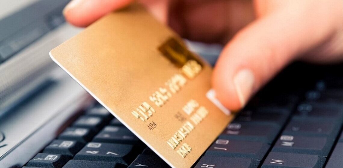 63-річна франківка втратила 127 тисяч грн, продаючи одяг в інтернеті