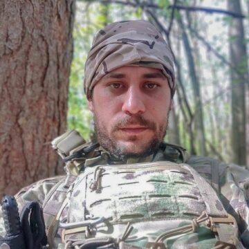 “Франківцям варто серйозніше ставитися до тривог, бо «прилітає» всюди”, – воїн Олег Виноградов