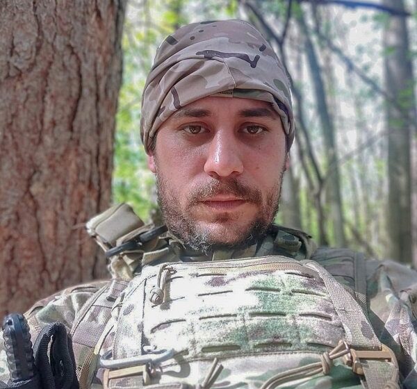 “Франківцям варто серйозніше ставитися до тривог, бо «прилітає» всюди”, – воїн Олег Виноградов