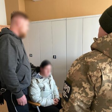 Їхали у Майорку: прикордонники викрили прикарпатку з інвалідністю, яка уклала фіктивний шлюб з військовозобов’язаним Їхали у Майорку: прикордонники викрили прикарпатку з інвалідністю, яка уклала фіктивний шлюб з військовозобов’язаним