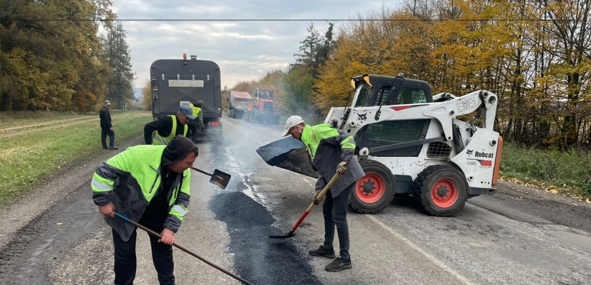 У Рожнятівській громаді провели поточний ремонт на дорозі Креховичі-Дзвиняч (ФОТО)