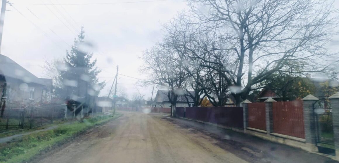 Жителі села на Калущині власними силами відремонтували дорогу обласного значення
