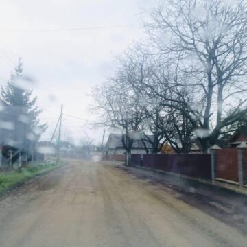 Жителі села на Калущині власними силами відремонтували дорогу обласного значення Жителі села на Калущині власними силами відремонтували дорогу обласного значення