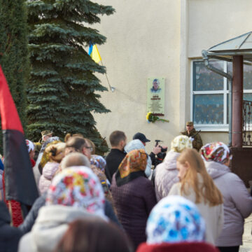 В Узині відкрили анотаційну дошку полеглому захиснику Сергію Куденьчуку В Узині відкрили анотаційну дошку полеглому захиснику Сергію Куденьчуку