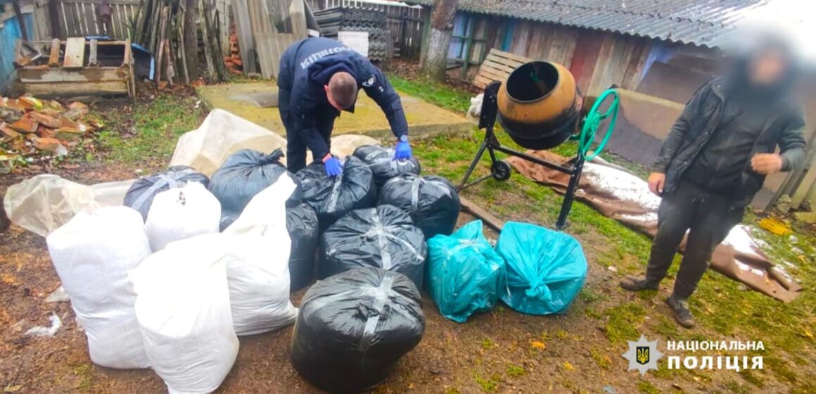 У мешканця Коломийщини з дому вилучили 500 кг контрафактного тютюну У мешканця Коломийщини з дому вилучили 500 кг контрафактного тютюну