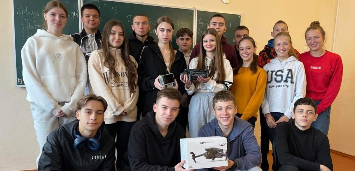 У Сваричівському ліцеї зібрали кошти на Mavic для військових