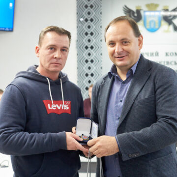 Франківським комунальникам, які будували фортифікації на Донеччині, вручили нагороди та подяки (ФОТО)