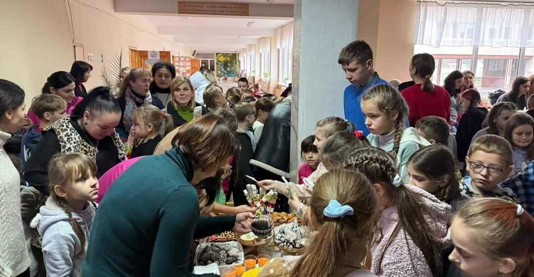 Калуські ліцеїсти наярмаркували понад 66 тисяч гривень для потреб ЗСУ (ФОТО)