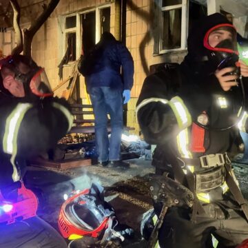 В Івано-Франківську під час пожежі у квартирі загинули батько і син (ФОТО)