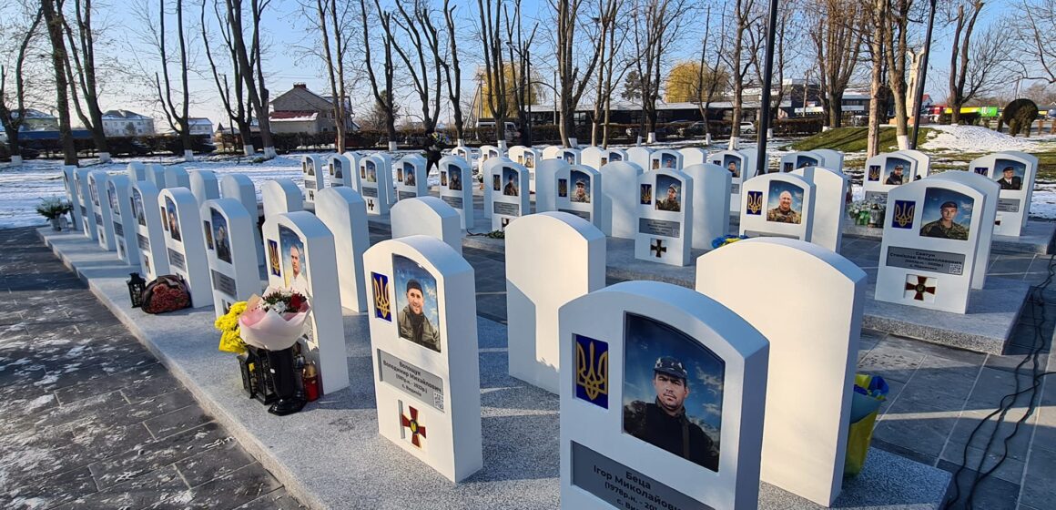 У Снятині відкрили Алею Слави на честь загиблих героїв-земляків (ФОТО)