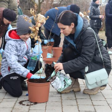 «Жити без тебе»: у Солотвинській громаді відбулась емоційна акція для родин загиблих захисників (ФОТО)