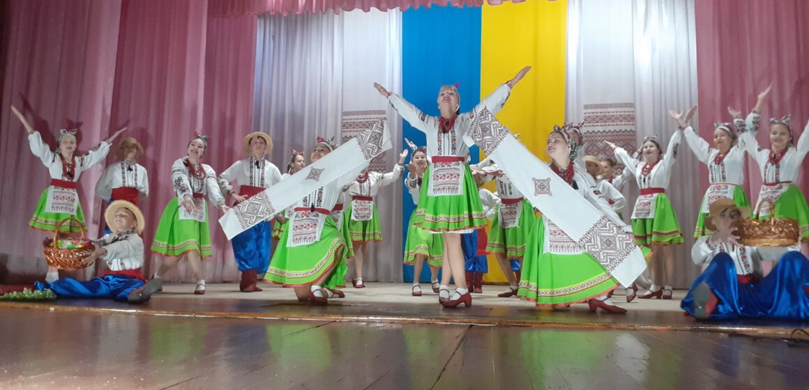 У Брошнів-Осаді відбувся благодійний захід на підтримку ЗСУ «Розквітне калина у вільній Україні»