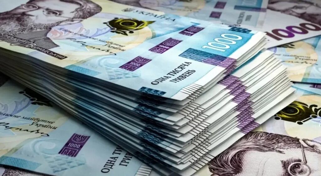 Хотів отримати тисячу гривень, втратив майже сто тисяч: довірливий прикарпатець став жертвою аферистів