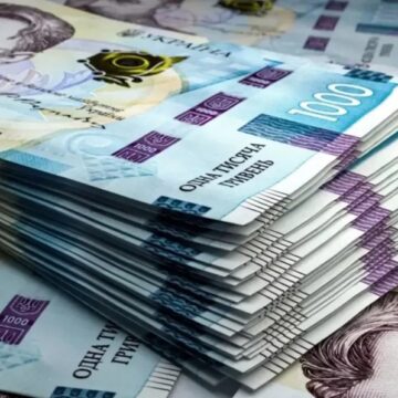 Хотів отримати тисячу гривень, втратив майже сто тисяч: довірливий прикарпатець став жертвою аферистів