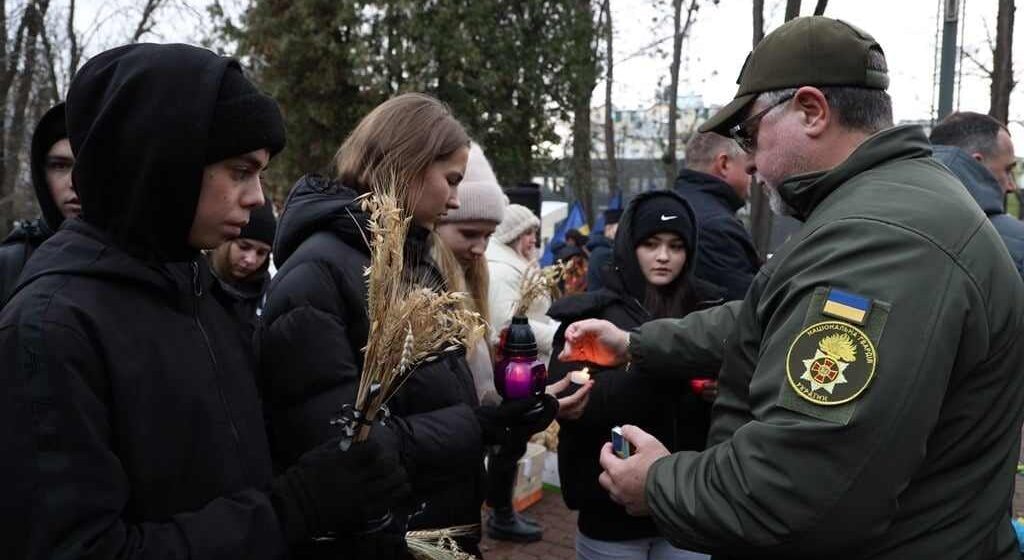 Свічки пам’яті про жертви голодоморів запалили на Івано-Франківщині