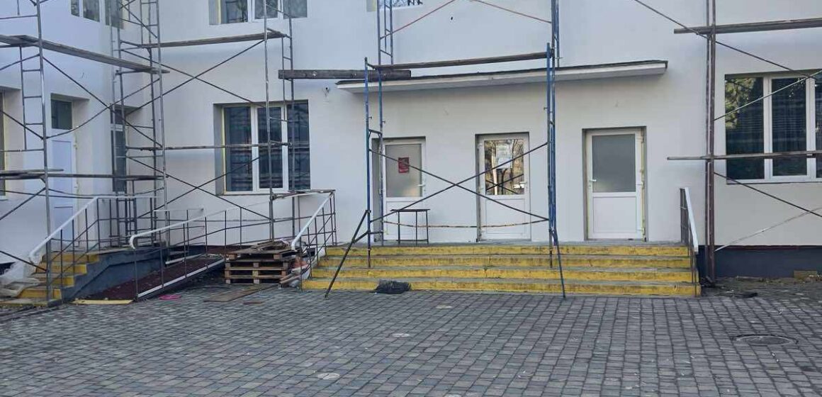 Завдяки Карітасу у Івано-Франківську завершують відновлення дитячого садочка № 26 «Барвінок», який постраждав від обстрілу