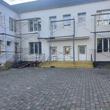 Завдяки Карітасу у Івано-Франківську завершують відновлення дитячого садочка № 26 «Барвінок», який постраждав від обстрілу