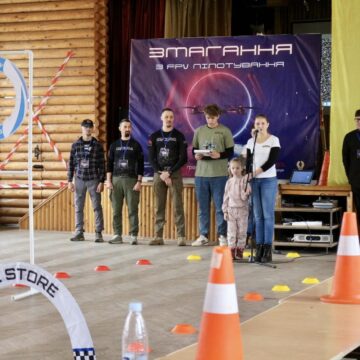 Коломийські ліцеїсти визначились, хто краще керує дронами