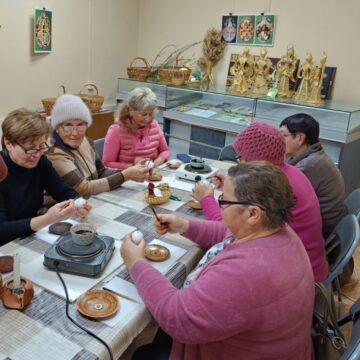 У Музеї писанкового розпису матері загиблих Героїв вперше спробували  створити писанку