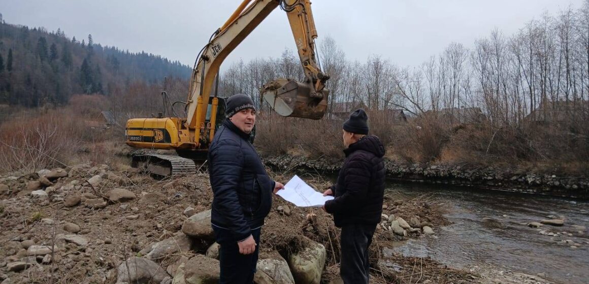 Відновлють берегоукріплення правого берега р. Прут в с. Микуличин