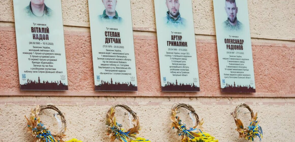 В Івано-Франківську відкрили анотаційну дошку загиблому захиснику Олександру Радіонову В Івано-Франківську відкрили анотаційну дошку загиблому захиснику Олександру Радіонову