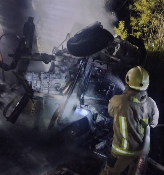Снятинські рятувальники ліквідували пожежу двох автомобілів після ДТП