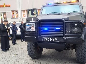 Спільними зусиллями небайдужих у Яремче відремонтували евакуаційну бронемашину для військових