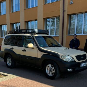 Автомобіль, придбаний за зібрані під час благодійного ярмарку в Микуличинському ліцеї кошти, уже в захисника