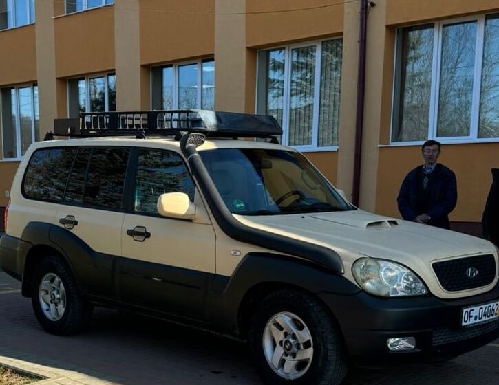 Автомобіль, придбаний за зібрані під час благодійного ярмарку в Микуличинському ліцеї кошти, уже в захисника