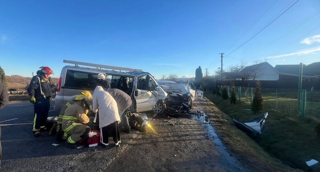 На Надвірнянщині 19-річна водійка «Jaguar» спричинила ДТП з 13-ма постраждалими (ФОТО, ВІДЕО)