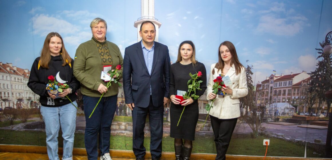 В Івано-Франківську вручили відзнаки волонтерам (ФОТО)
