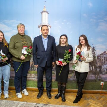 В Івано-Франківську вручили відзнаки волонтерам (ФОТО)