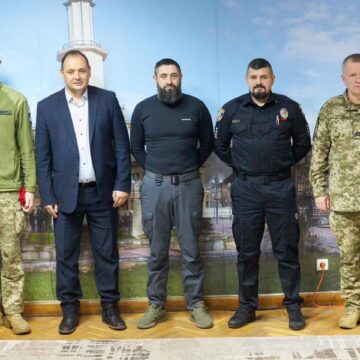 Франківцям вручили відзнаки «За честь і звитягу» Франківцям вручили відзнаки «За честь і звитягу»