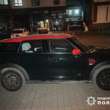 В Івано-Франківську 65-річна водійка  «Mini Cooper» збила підлітка на пішохідному переході (ФОТО)