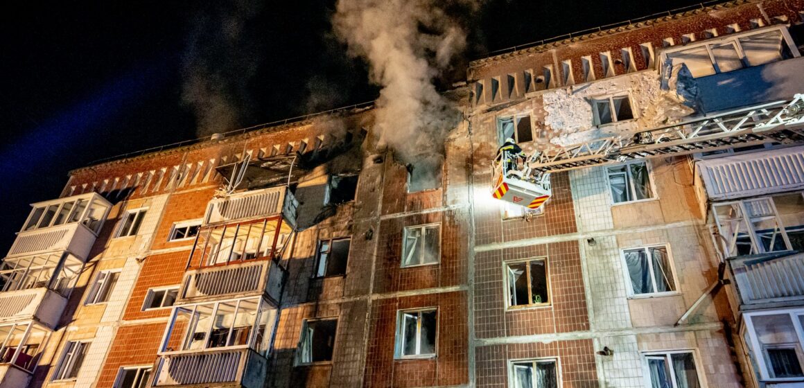 В Тернополі російський БПЛА влучив у багатоповерхівку, є загиблі та постраждалі