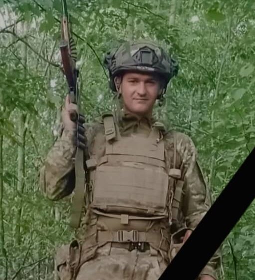 Непоправна втрата: внаслідок бойового поранення помер 25-річний воїн Віталій Бойчук з Тлумаччини