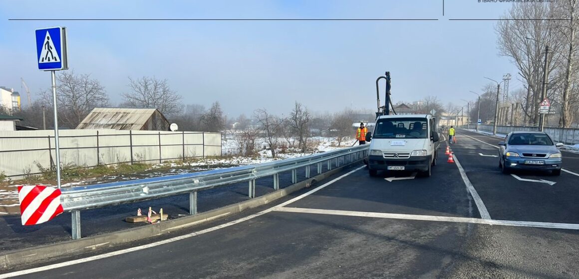 Поки дозволяє погода: на автошляхах Прикарпаття тривають ремонтні роботи