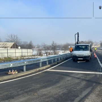 Поки дозволяє погода: на автошляхах Прикарпаття тривають ремонтні роботи