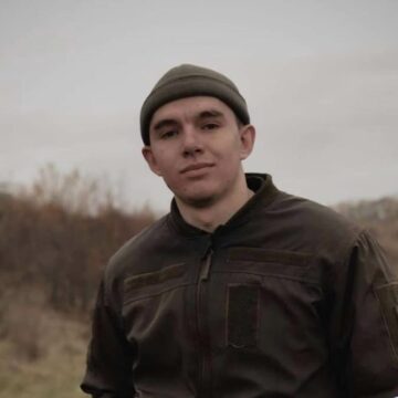Бурштинська громада у скорботі: на війні загинув 25-річний воїн Іван Перегінець