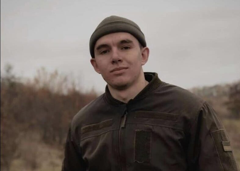 Бурштинська громада у скорботі: на війні загинув 25-річний воїн Іван Перегінець