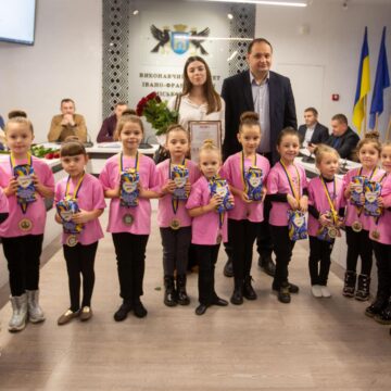 Діти зі спортивного клубу Івано-Франківська перемогли на Кубку України з черлідингу Діти зі спортивного клубу Івано-Франківська перемогли на Кубку України з черлідингу
