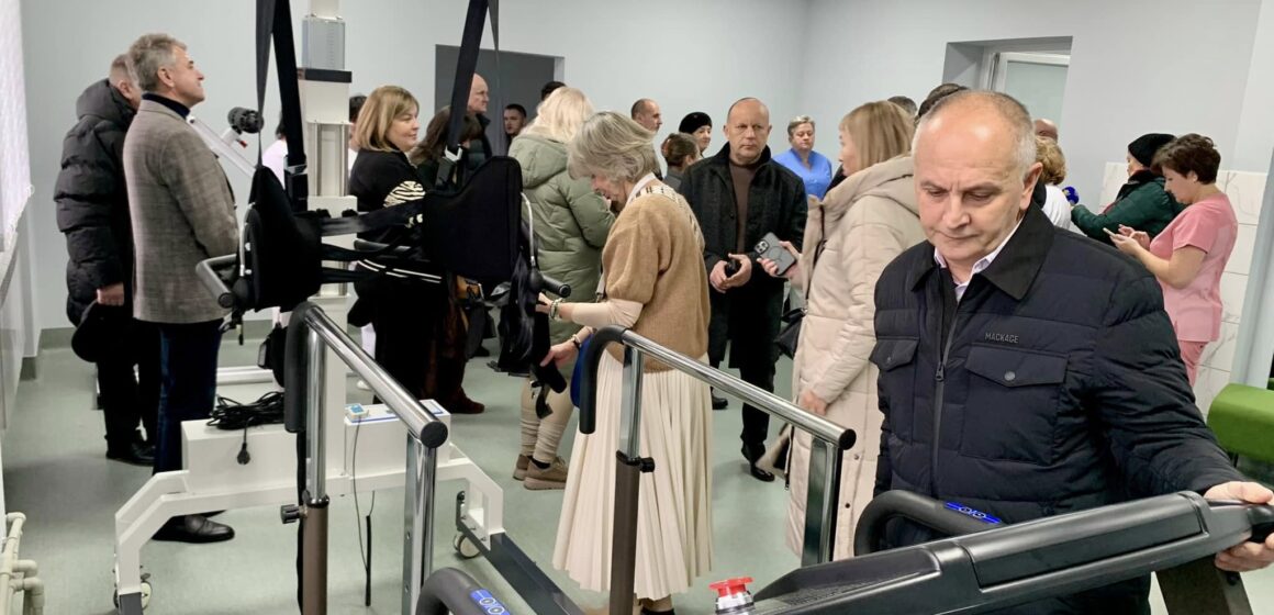 В Бурштині відкрили сучасне реабілітаційне відділення