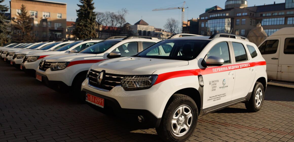 Для 14 закладів «первинки» Прикарпаття передали нові автомобілі “Renault Duster”