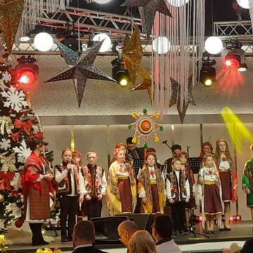 На благодійному різдвяному вечорі у Яремче зібрали 1,4 млн грн для придбання FPV-дронів